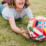 10 Brincadeiras com Bola muito criativas para se divertir